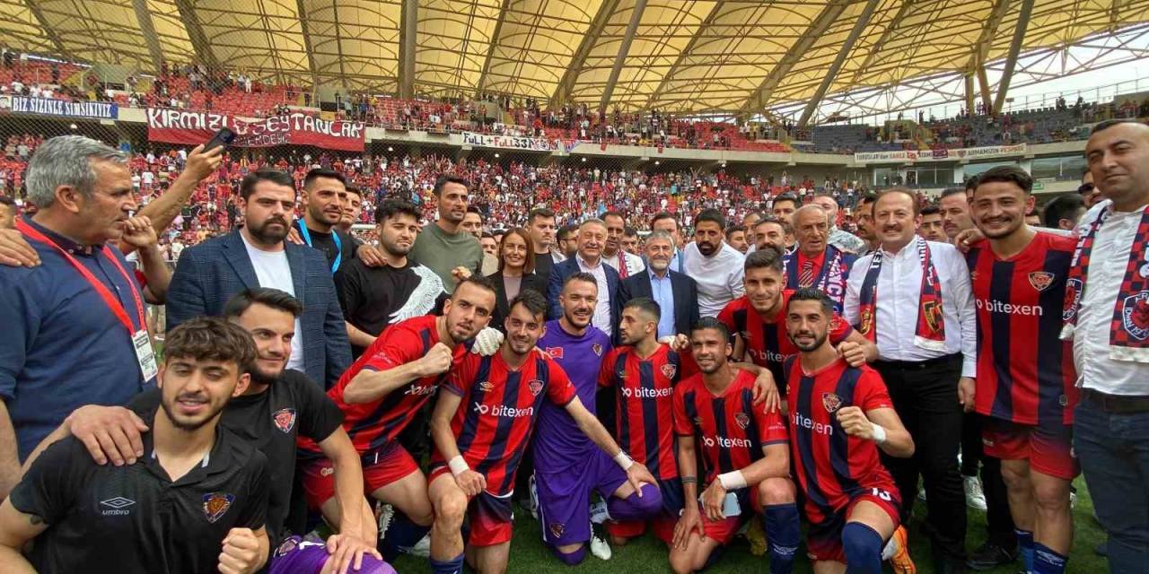 Şampiyon Yeni Mersin İdmanyurdu Yönetimi İstifa Etti