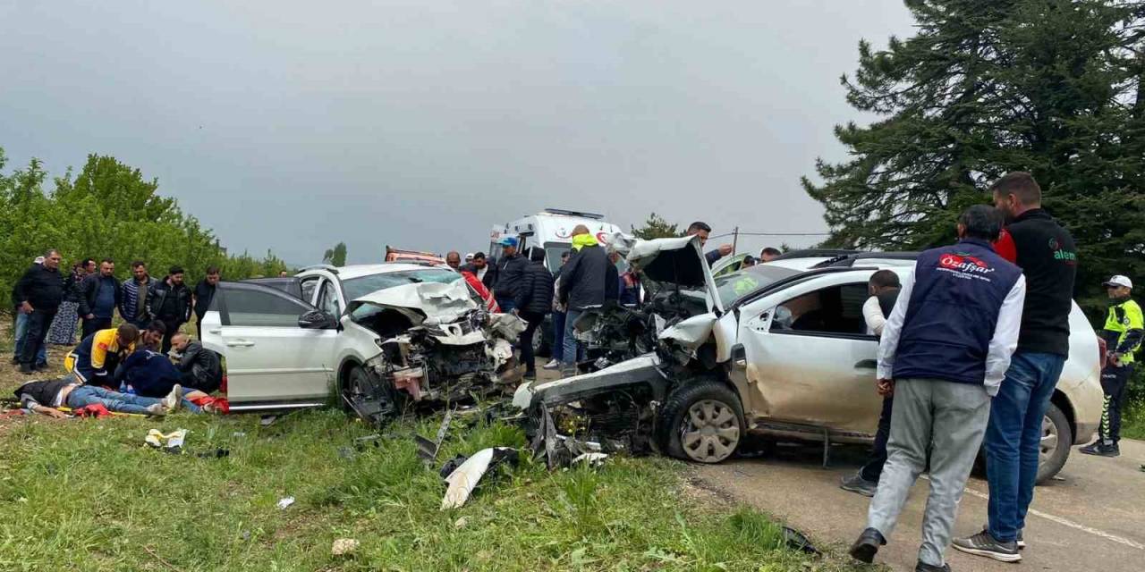 Isparta’da İki Otomobil Çarpıştı: 1 Ölü, 4 Yaralı