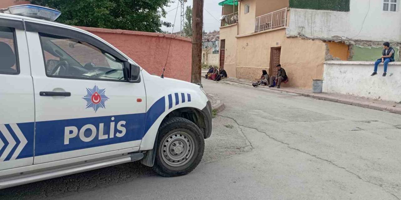 Para İstediler, Vermeyince Bıçakladılar