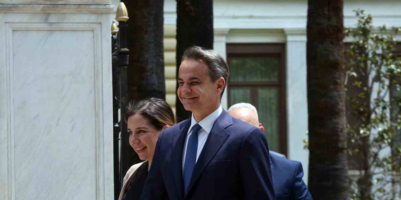 Yunanistan’da Seçimin Galibi Miçotakis Hükümeti Kurma Görevini İade Etti