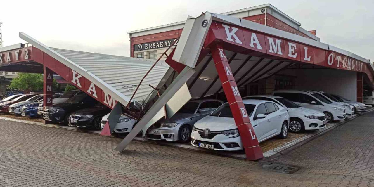 Şiddetli Yağış Galerilerin Çatılarını Çökertti, Araçlar Zarar Gördü