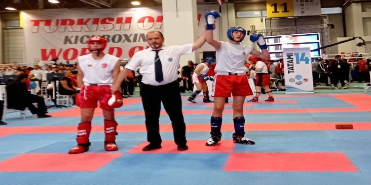 Kick Boks’ta Kuşadası’na Dünya Birinciliği Geldi