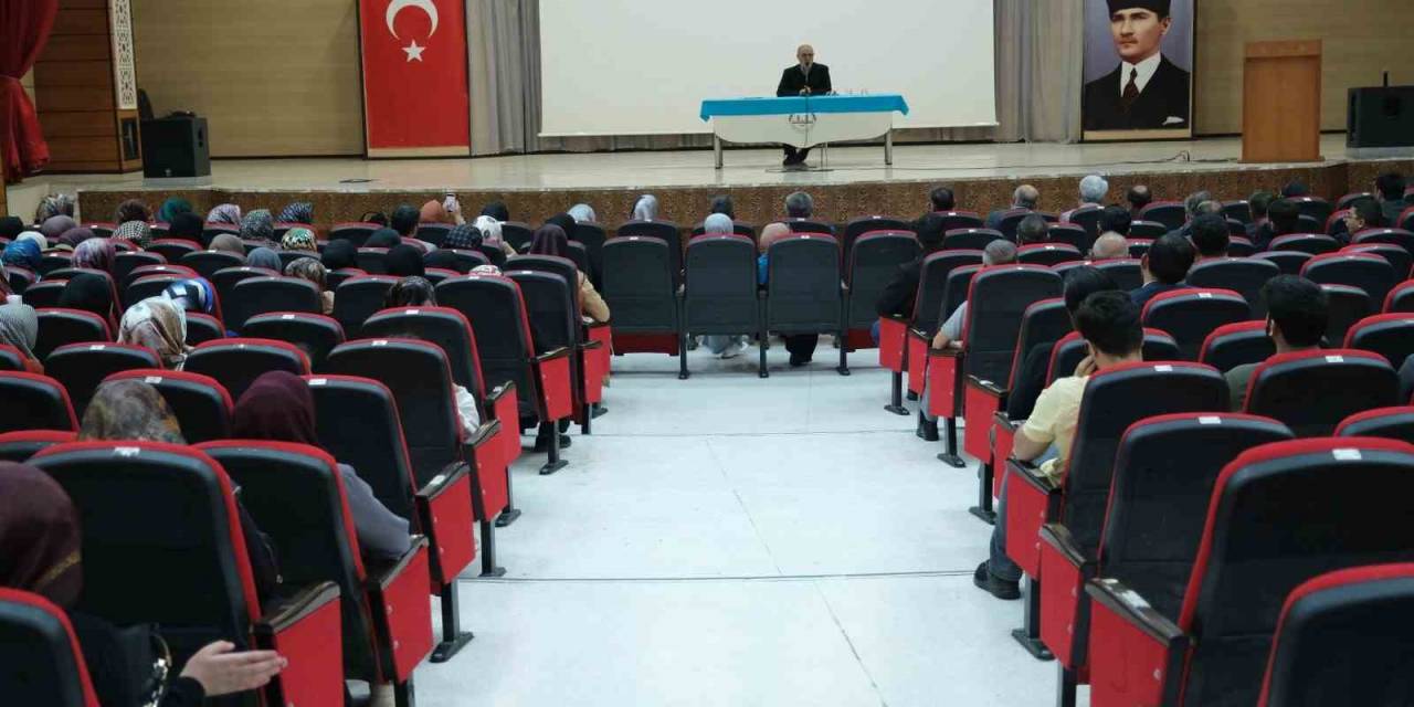 Necip Fazıl Kısakürek’i Anma Programı Düzenlendi