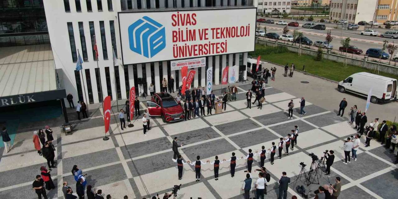 Üniversite Tanıtım Ve Tercih Fuarında Öğrencilere Togg Sürprizi