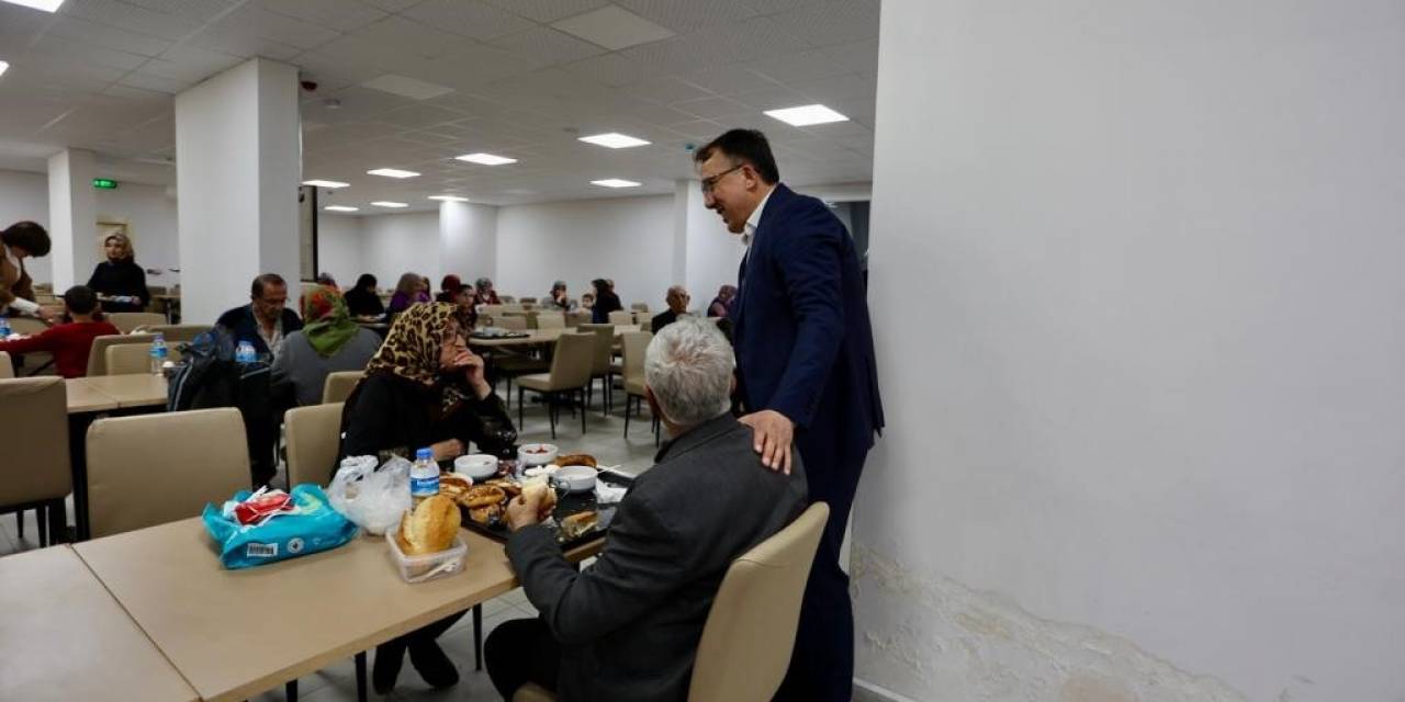 Başkan Savran Depremzedelerle Bir Araya Geldi