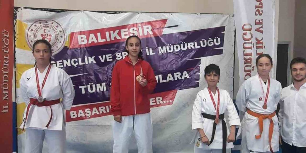 Edremitli Karateciler Göz Doldurdu