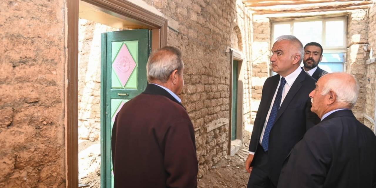 Bakan Ersoy, Onarımları Süren Cemevlerini Ziyaret Etti