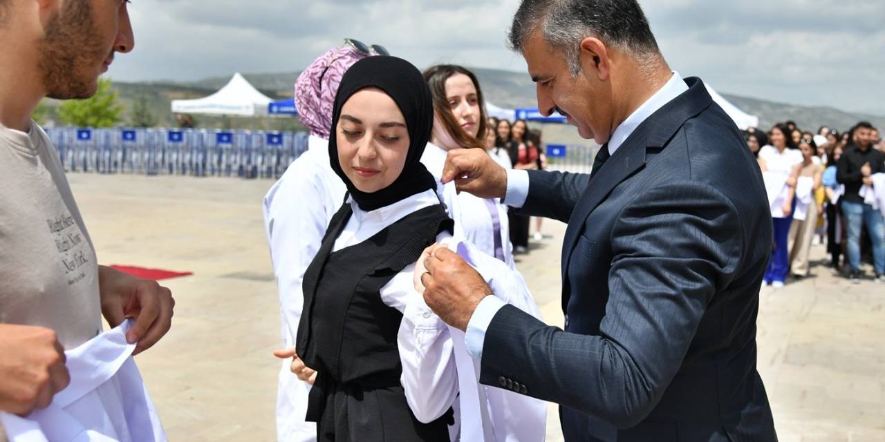 Geleceğin Hemşireleri Önlüklerini Giydi, Mesleğe İlk Adımı Attı