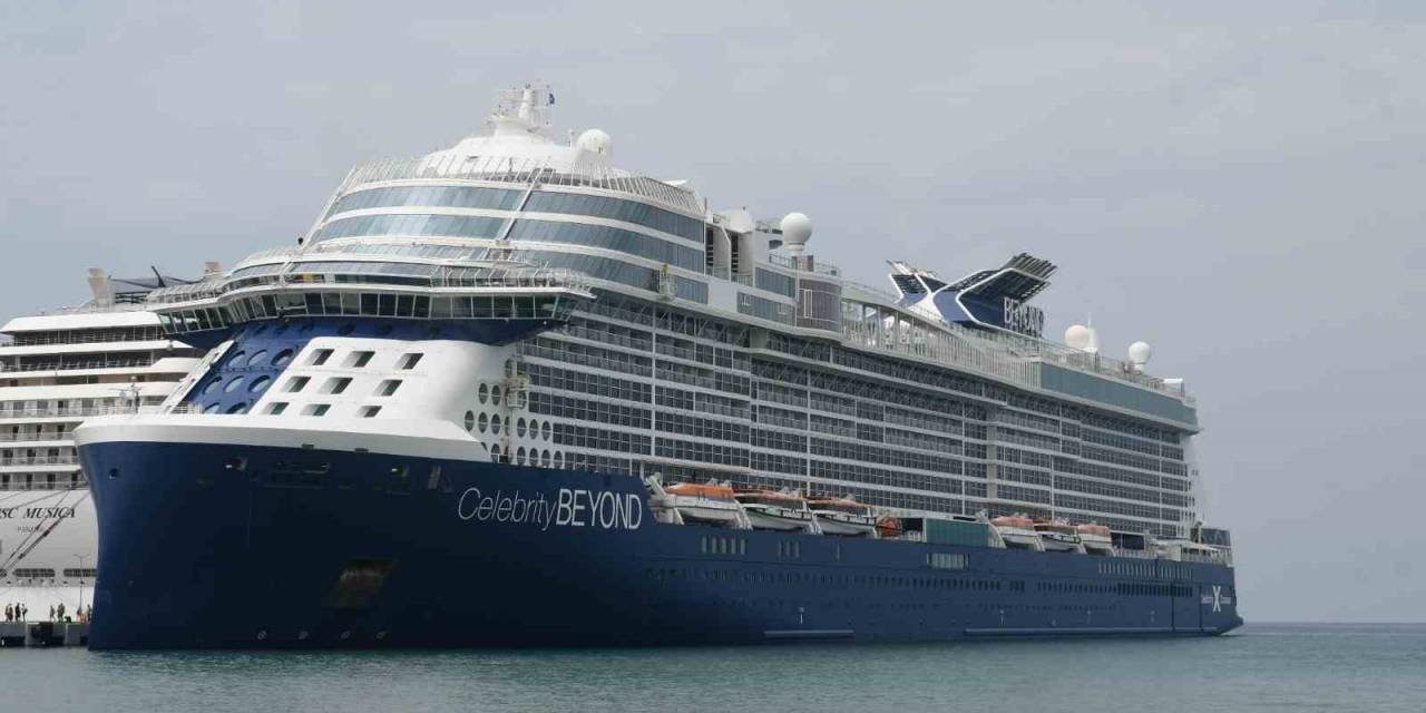 Dev Gemi İle Kuşadası’na 2 Bin 957 Turist Geldi