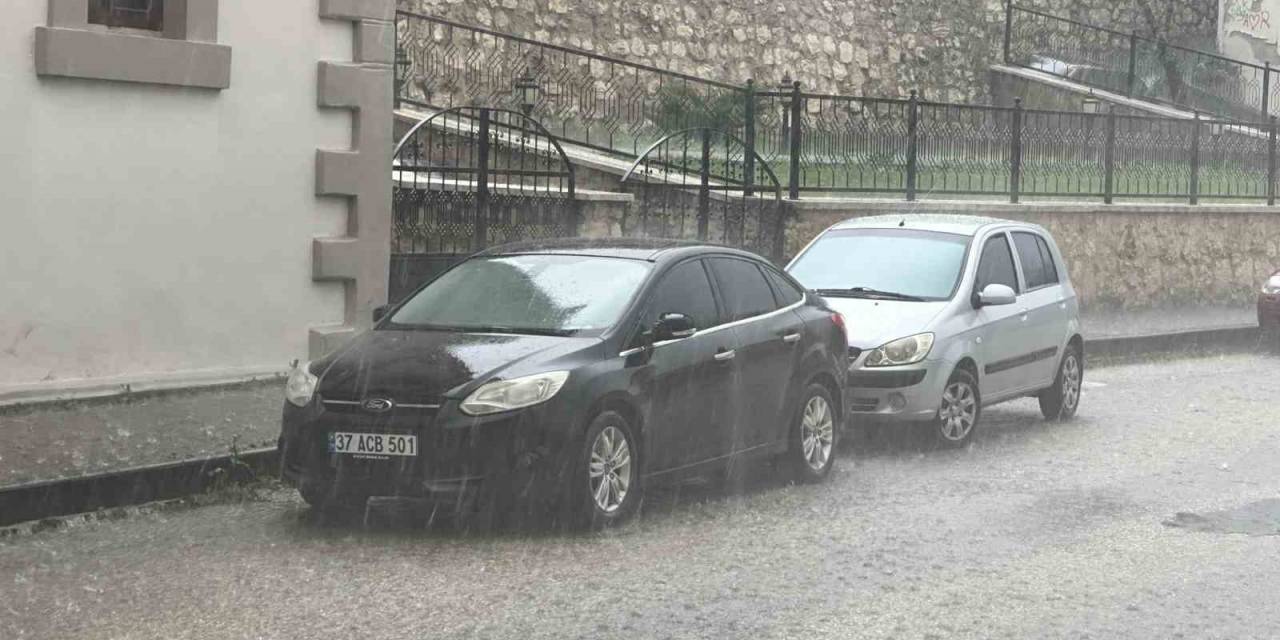 Kastamonu’da Dolu Ve Sağanak Yağış Hayatı Olumsuz Etkiledi