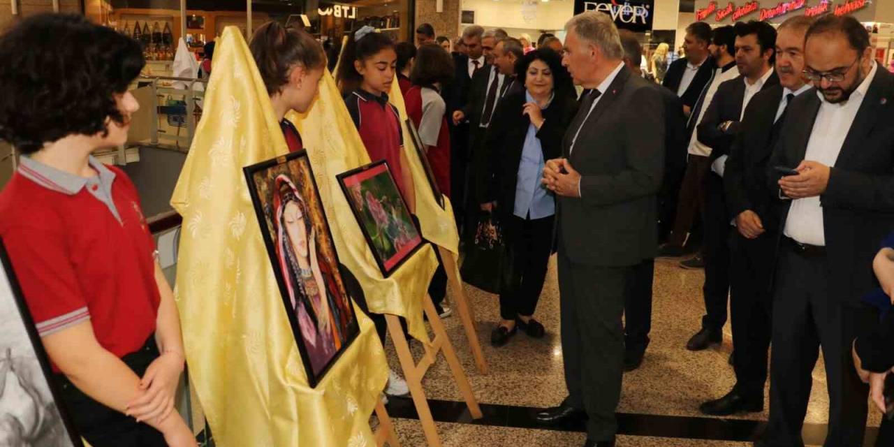 Ortaokul Öğrencilerinin Yıl Boyunca Yaptığı Resimler, Beğeniye Sunuldu