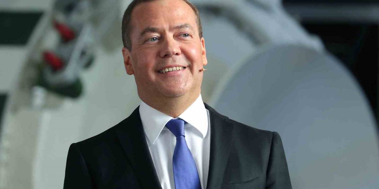 Medvedev: "ukrayna’ya Verilen Silahlar Ne Kadar Yıkıcı Olursa Nükleer Kıyamet Senaryosu Da O Kadar Yakın Olur"