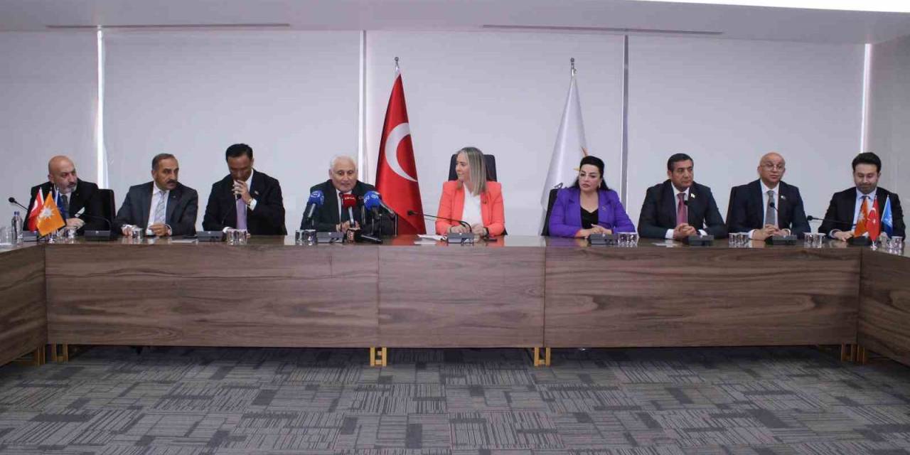 Azerbaycan Heyetinden Ak Parti’ye Seçim Öncesi Başarı Dileği