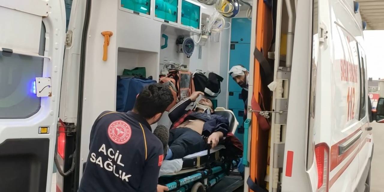 Kocaeli’de İki İşçi Servisi Kafa Kafaya Çarpıştı: 6 Yaralı