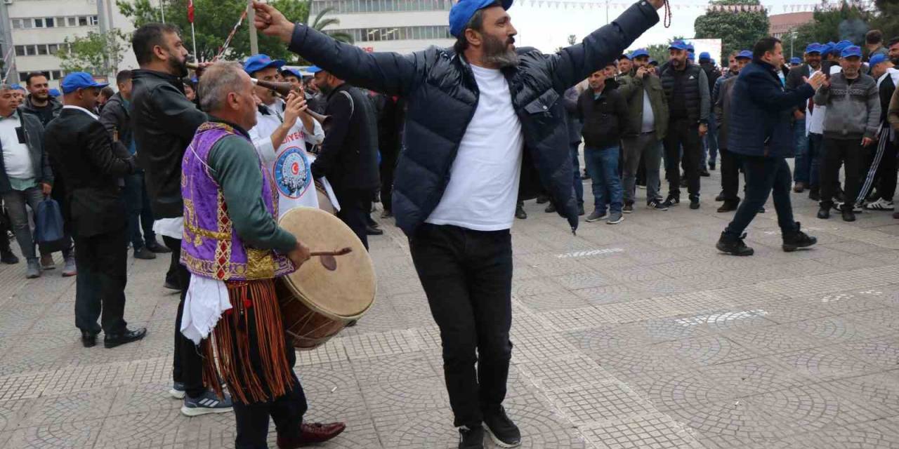 Belediye İşçilerinden Davullu, Zurnalı, Halaylı Kadro Talebi