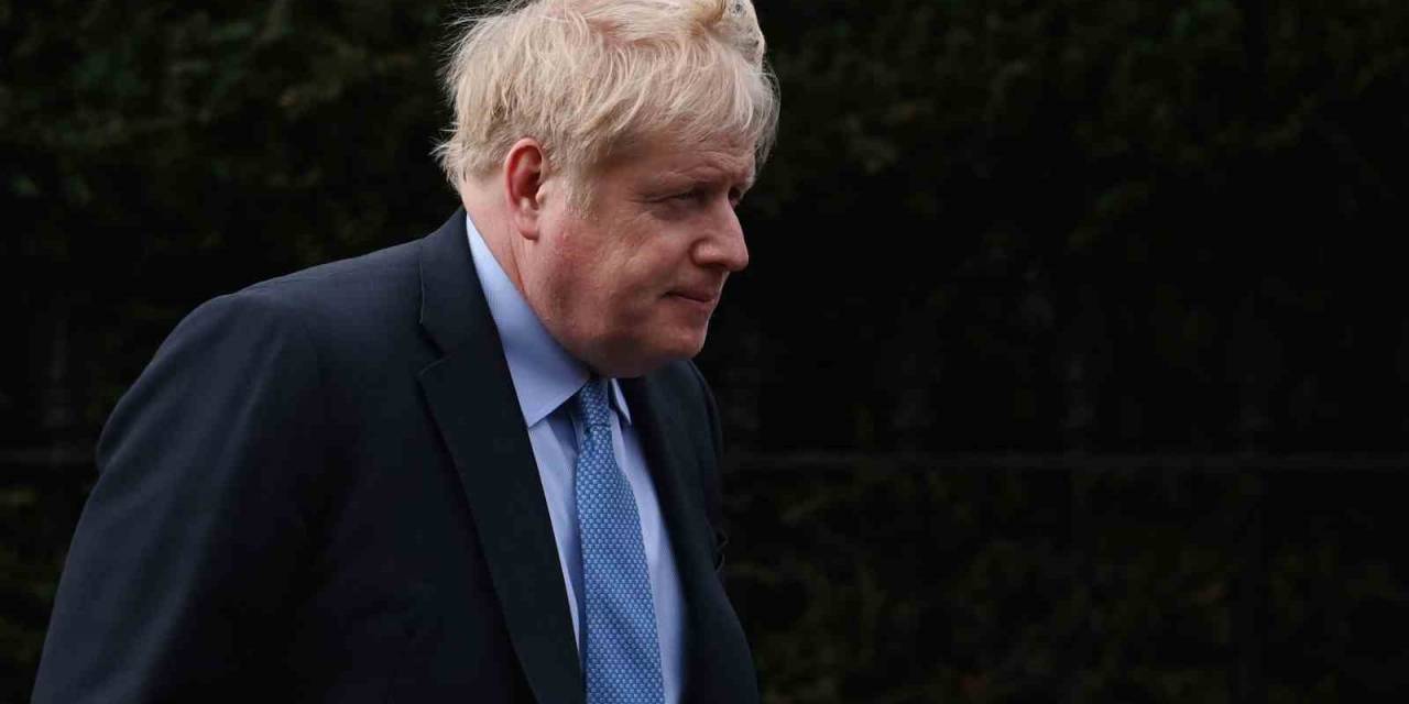 İngiltere’nin Eski Başbakanı Johnson’ın Covid-19 Kurallarını Çiğnediğine Dair Yeni İddialar Ortaya Atıldı