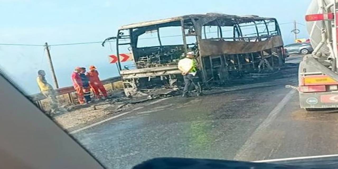22 Yolcusu Bulunan Otobüs Alev Alev Yandı