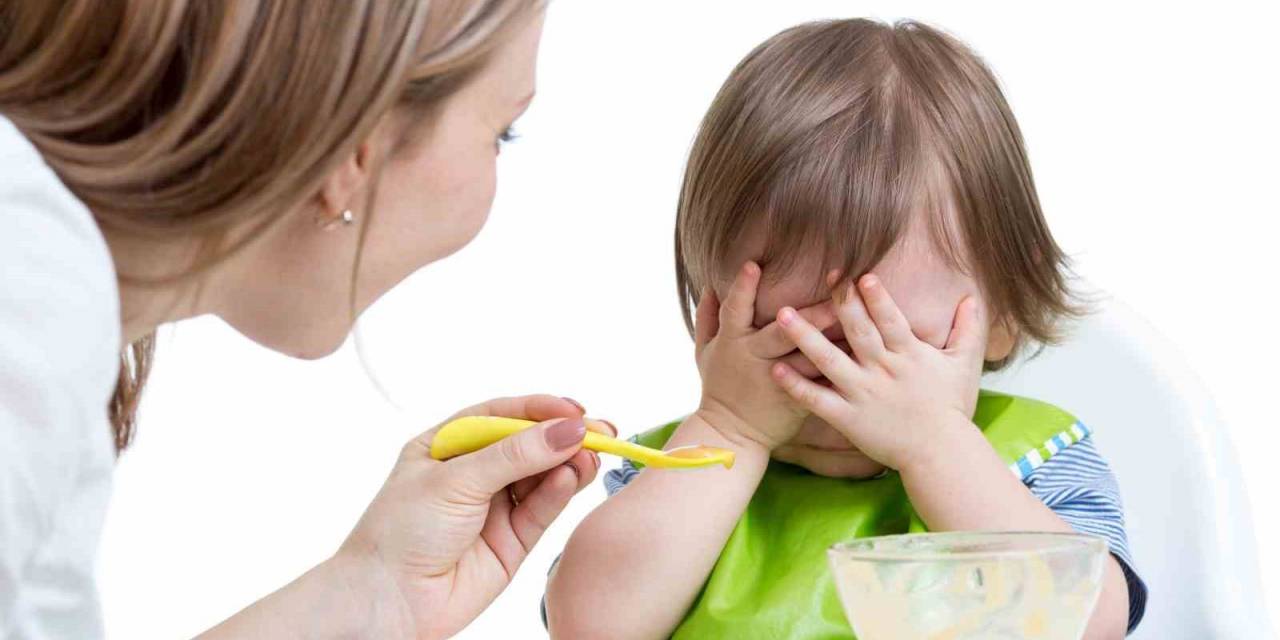 Çocuğunuzun Mama Kaşığını Ve Emziğini Yalamadan Bir Daha Düşünün