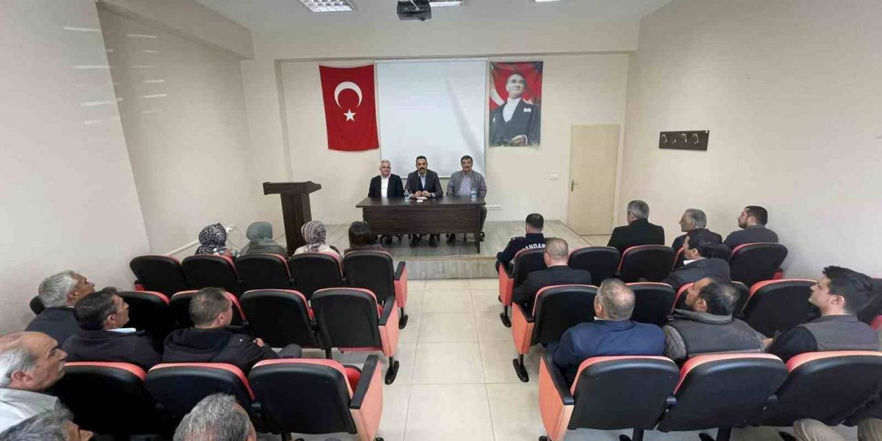 Dumlupınar’da Kaymakam Bozoğlun Muhtarlarla Bir Araya Geldi