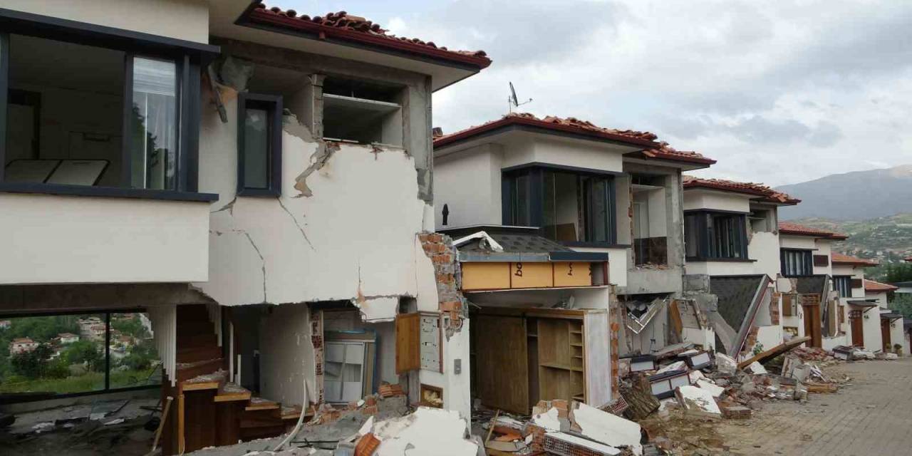 Depremin Vurduğu Milyonluk Villalar İçin Yıkım Kararı