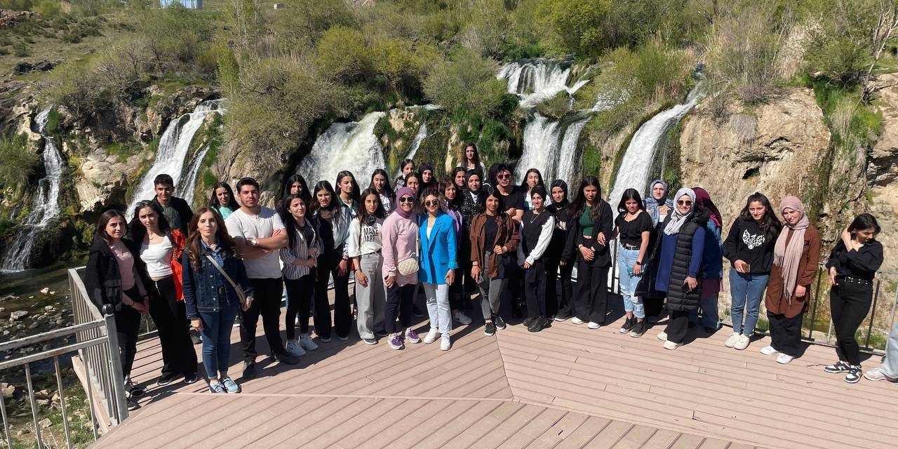 Başkaleli 330 Öğrenci Van’ı Gezdi