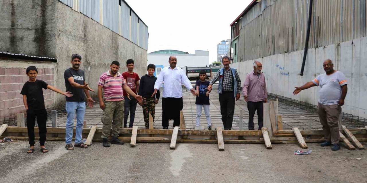 Şaka Gibi Olay: "tapulu Arazim, Depo Yapacağım" Diyerek Sokağa Kalıp Döşetti