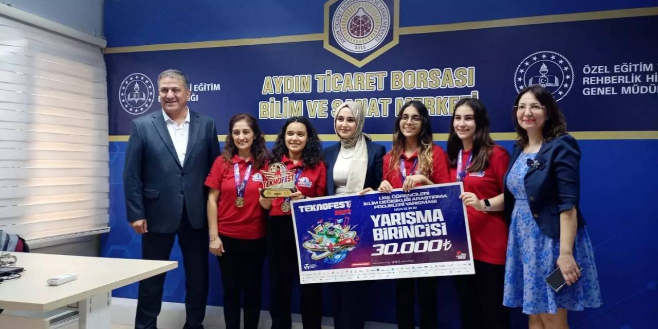 Efeler Kaymakamı Arıkan, Teknofest Birincisi Öğrencilerle Bir Araya Geldi