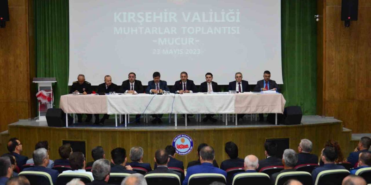 Vali Buhara Muhtarları Dinledi