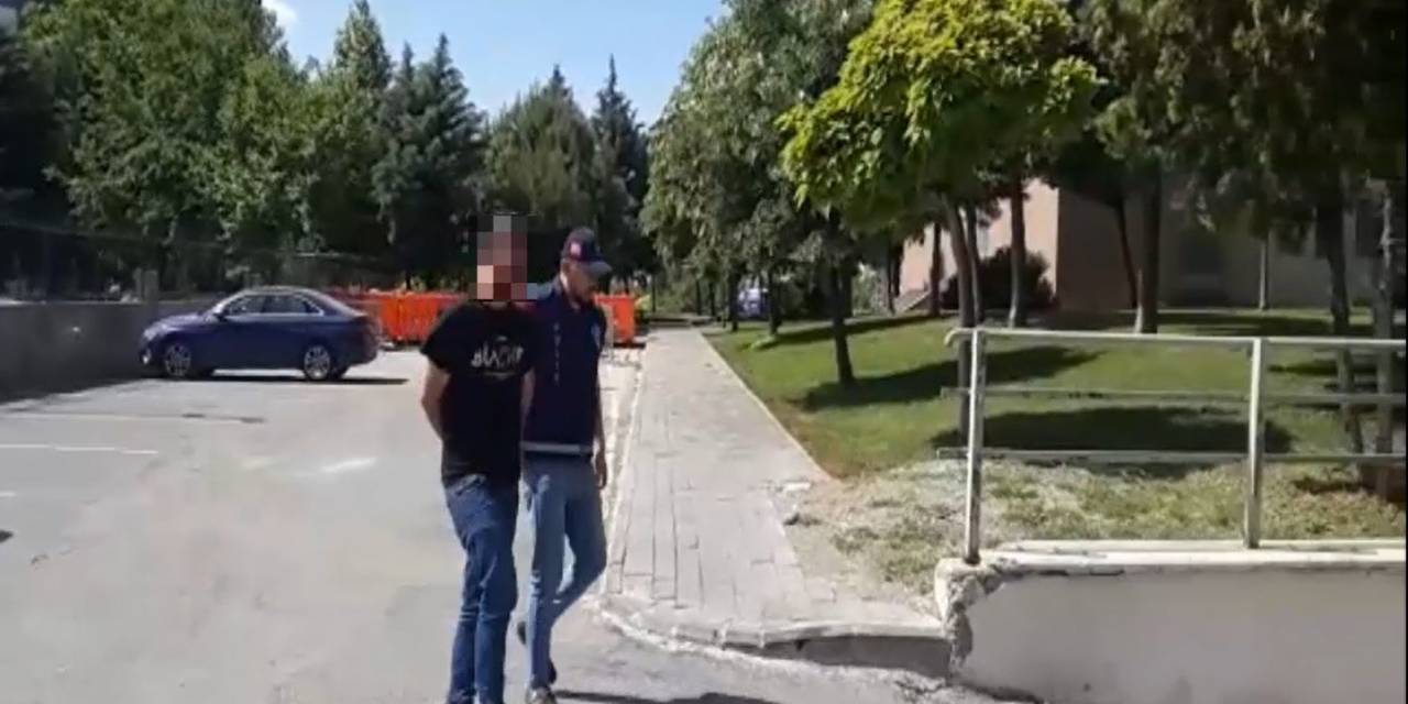 Camide Hırsızlık Yapan Şüpheli Kameralara Yansıdı