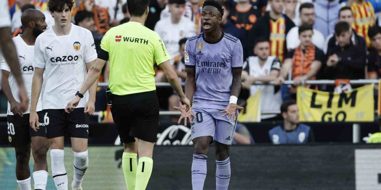 Valencia’ya 5 Maç Seyircisiz Oynama Cezası Verildi