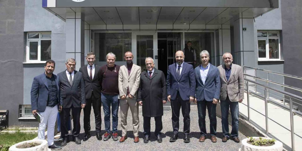 Rektör Çomaklı’dan Spor Bilimleri Ve Eğitim Fakültesi Akademisyenleriyle Bir Araya Geldi