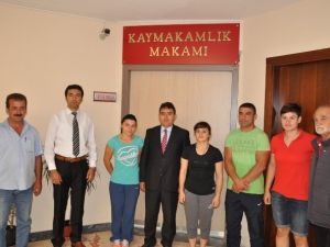 Şampiyon Halterci, Altınova Kaymakamı Nurullah Kaya’yı Ziyaret Etti