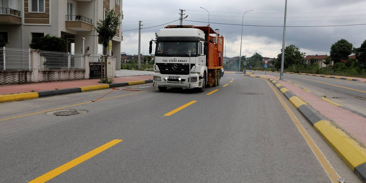 Sakarya’da Bu Yıl 3 Bin 528 Kilometre Yol Çizgisi Asfaltla Buluşacak