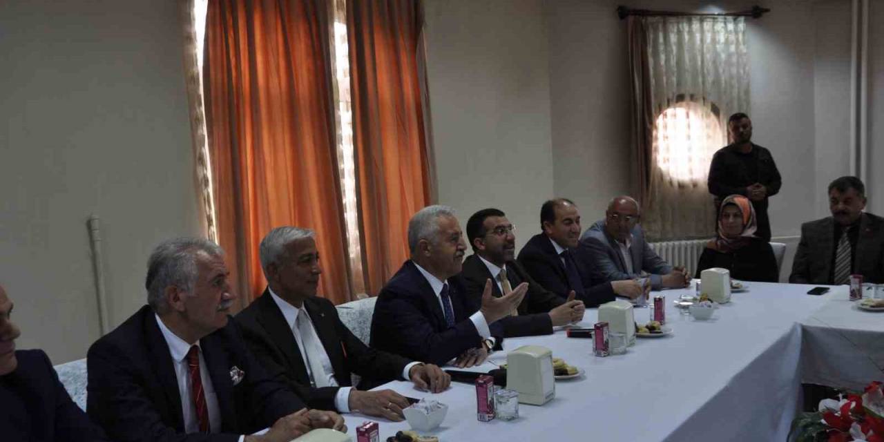 Kars’ta Ak Parti Milletvekilleri Muhtarlarla Buluştu