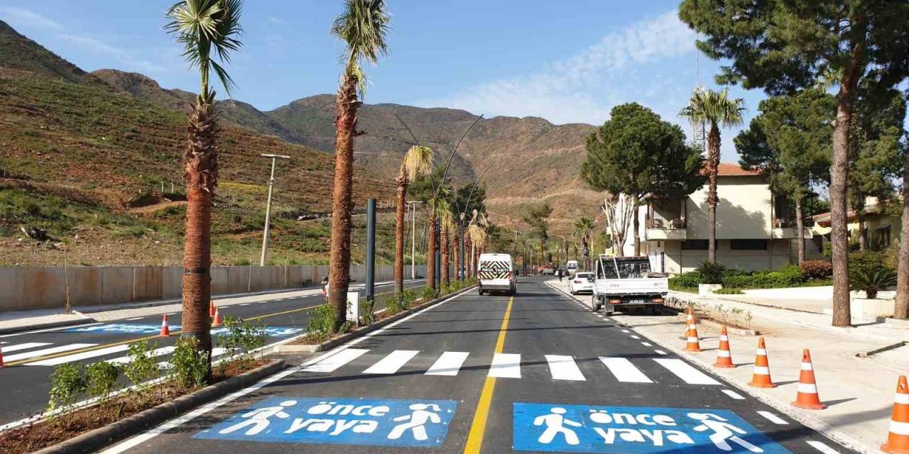 Büyükşehir Ekiplerinden Yollarda 8 Bin 453 Kilometre Çizgi Çalışması