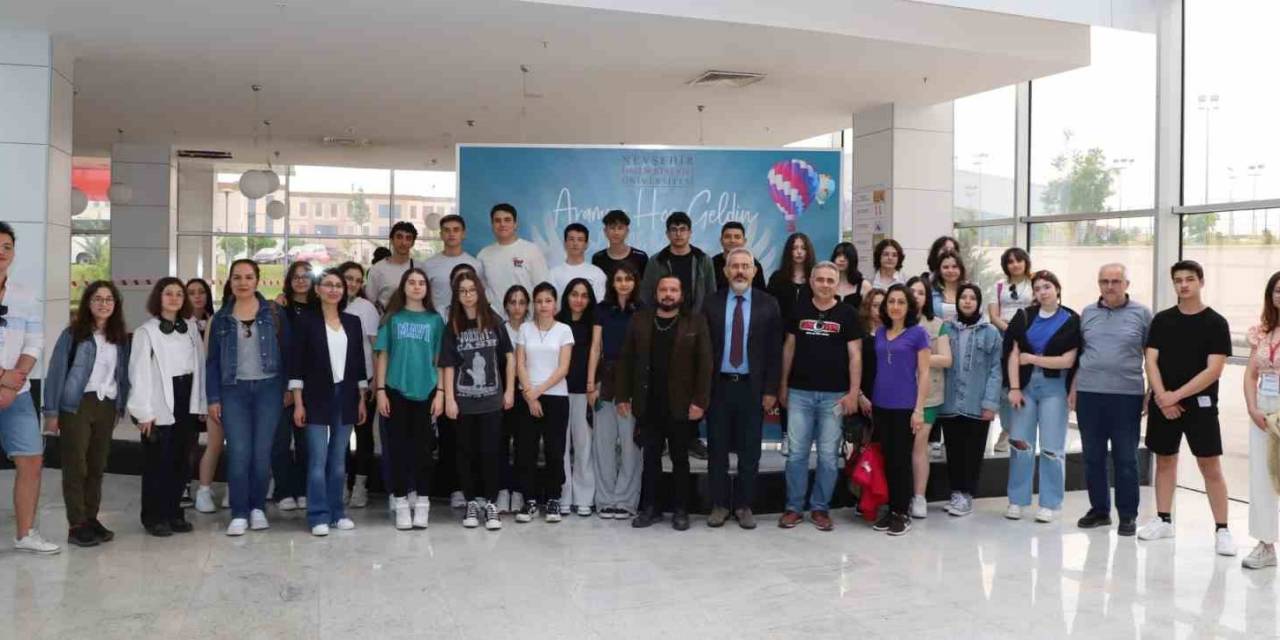 Liseli Gençler Nevü’de