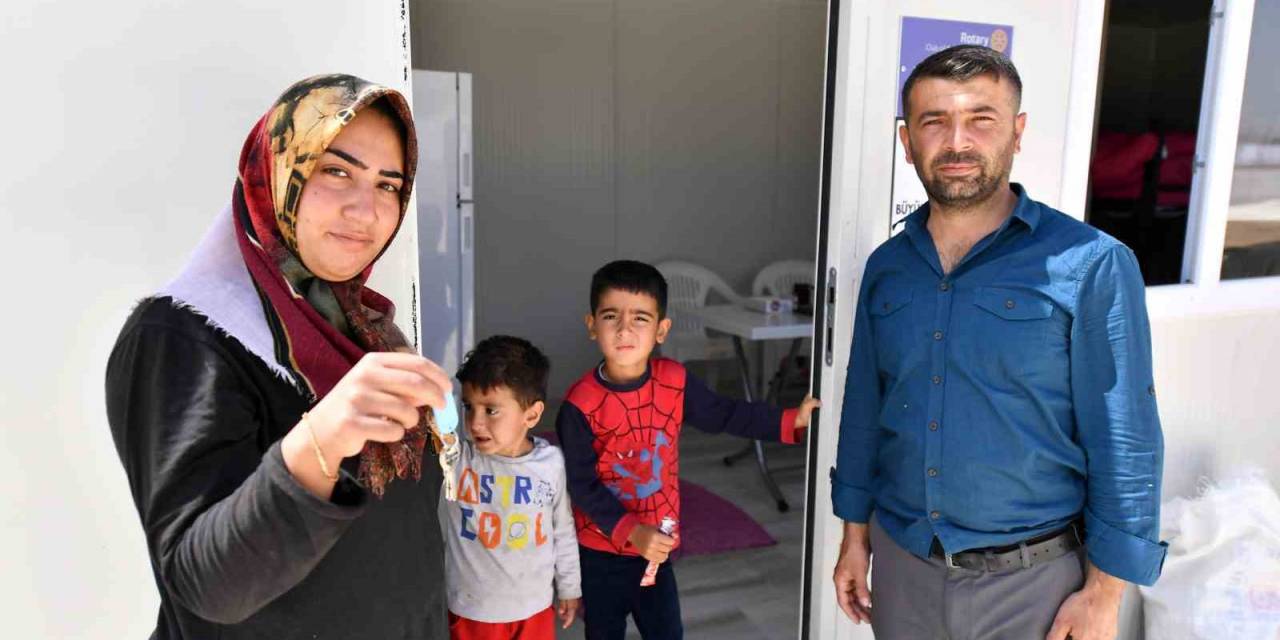 Mersin Büyükşehir’in Adıyaman’da İnşa Ettiği Konteyner Kent İlk Misafirlerini Ağırladı