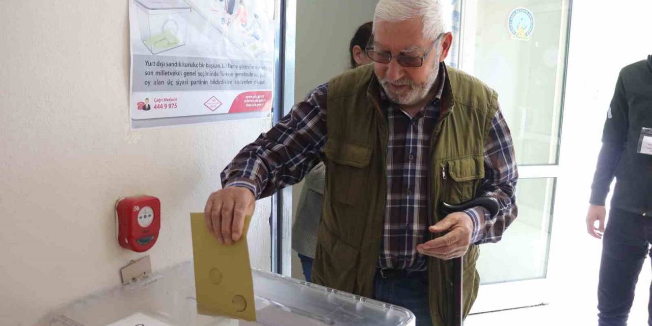 Havaalanında 2. Tur İçin Oylar Atılıyor