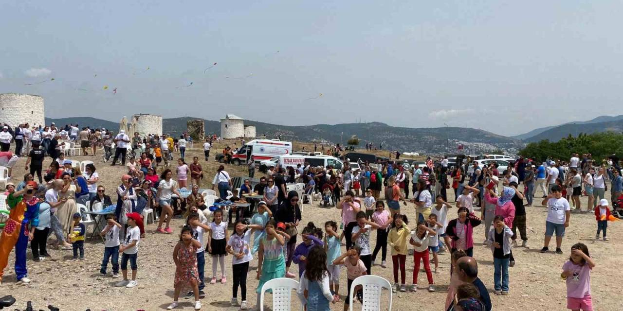 Uçurtmalar Depremzedeler İçin Uçuruldu