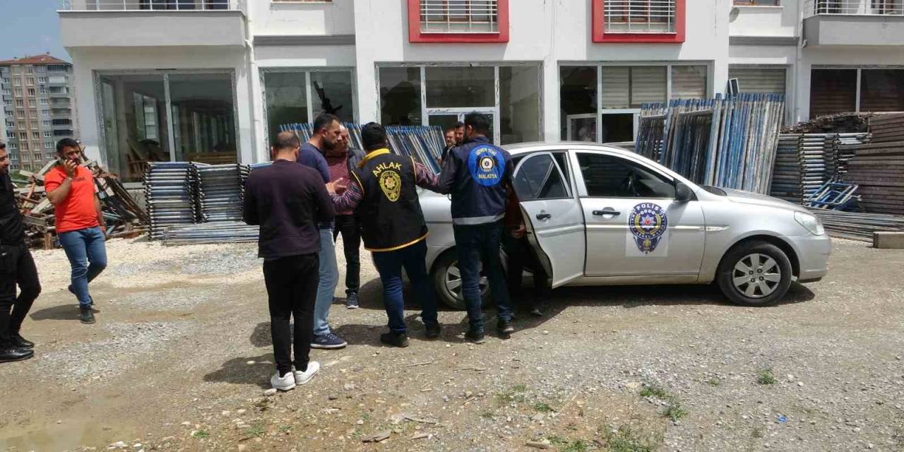 Oğlunu Silahla Yaralayanların Ofisini Basan Öfkeli Baba Ortalığı Savaş Alanına Çevirdi