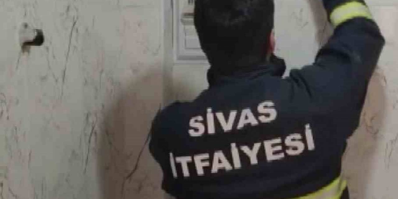 Havalandırma Boşluğunda Mahsur Kaldı, İtfaiye Ekiplerince Kurtarıldı