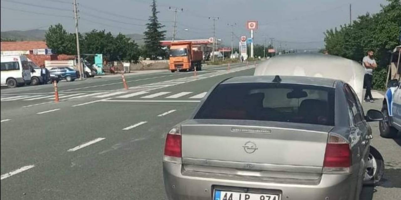 Kontrolden Çıkan Otomobil Bariyere Çarptı: 3 Yaralı