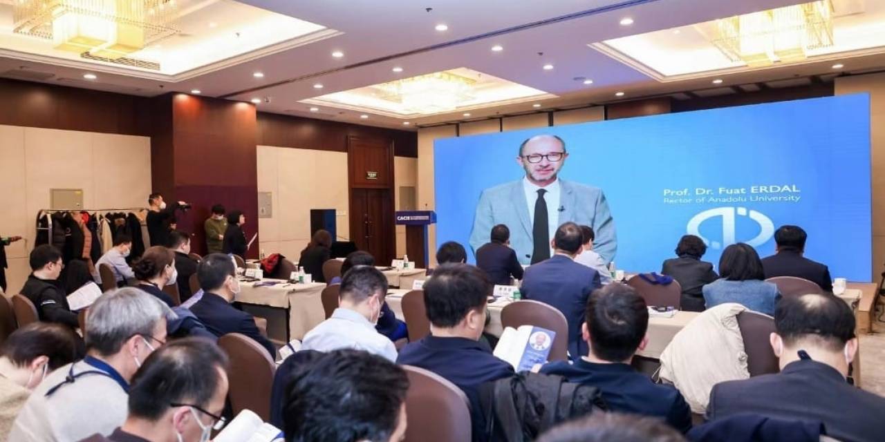 Rektör Erdal The First World Open University President Forum’a Katıldı