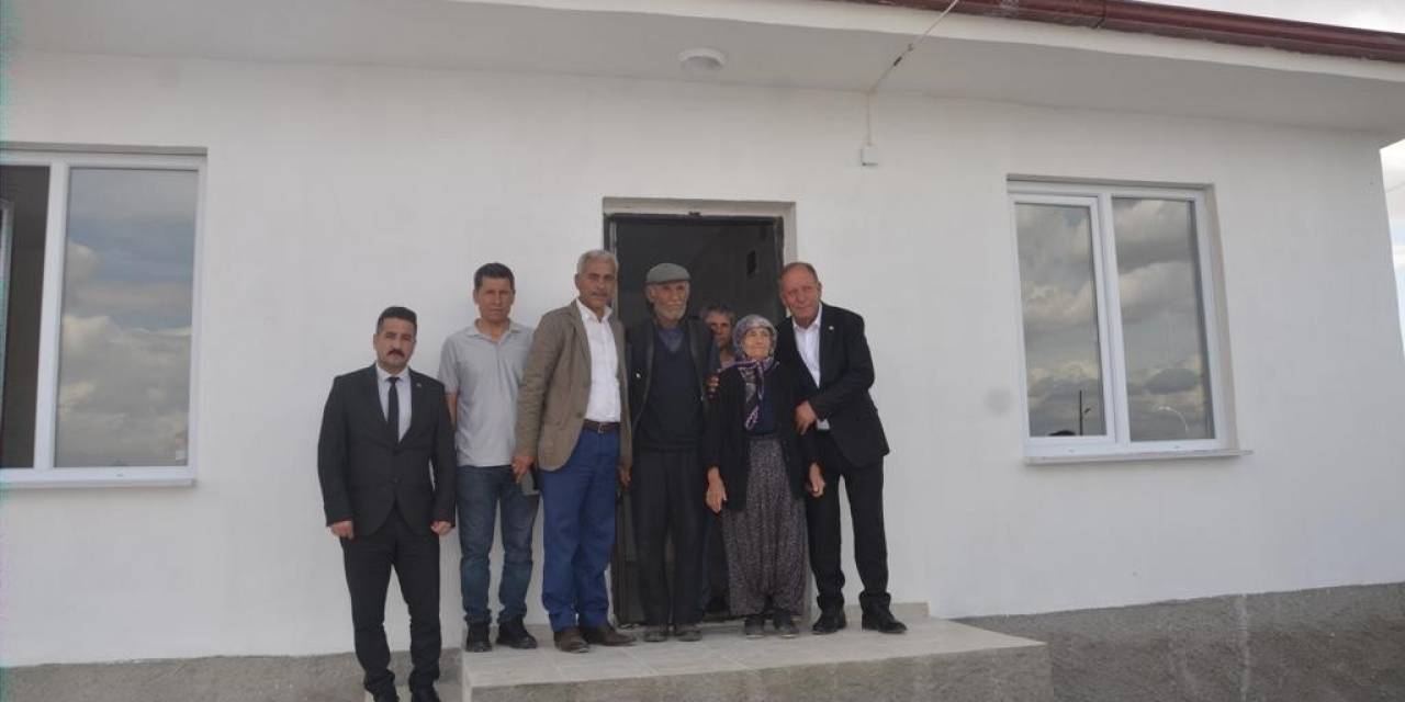 Başkan Oprukçu Anakız Öğer’in Evini Teslim Etti