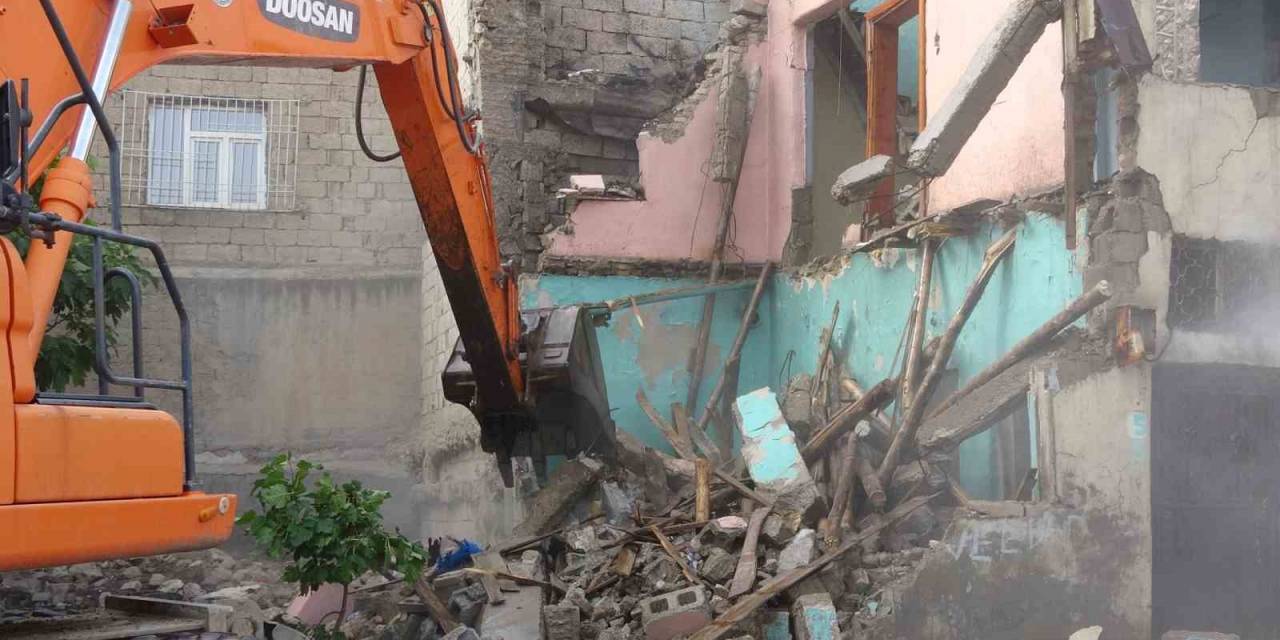 Siirt’te Kentsel Dönüşüm İçin İlk Kepçe Vuruldu