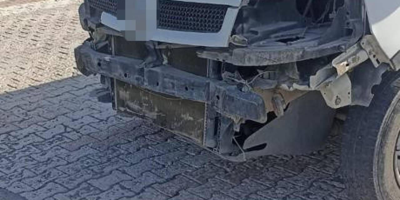 Nevşehir’de İşçi Servisi İle Öğrenci Servisi Çarpıştı: 8 Yaralı
