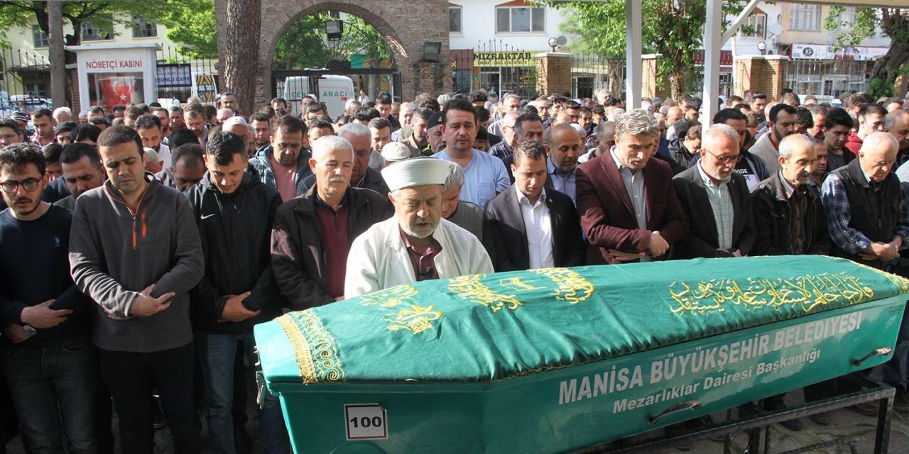 Yüzme Havuzunda Boğulan Genç Son Yolculuğuna Uğurlandı