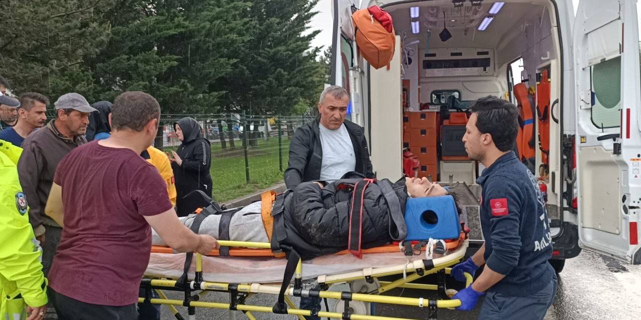 Yolun Karşısına Geçerken Otomobilin Çarptığı Genç Yaralandı