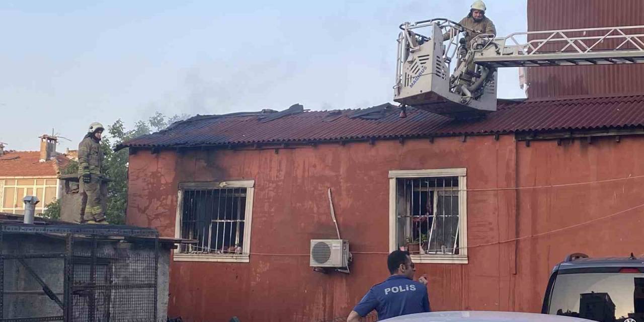 Fatih’te Gecekondu Yangını Paniğe Neden Oldu