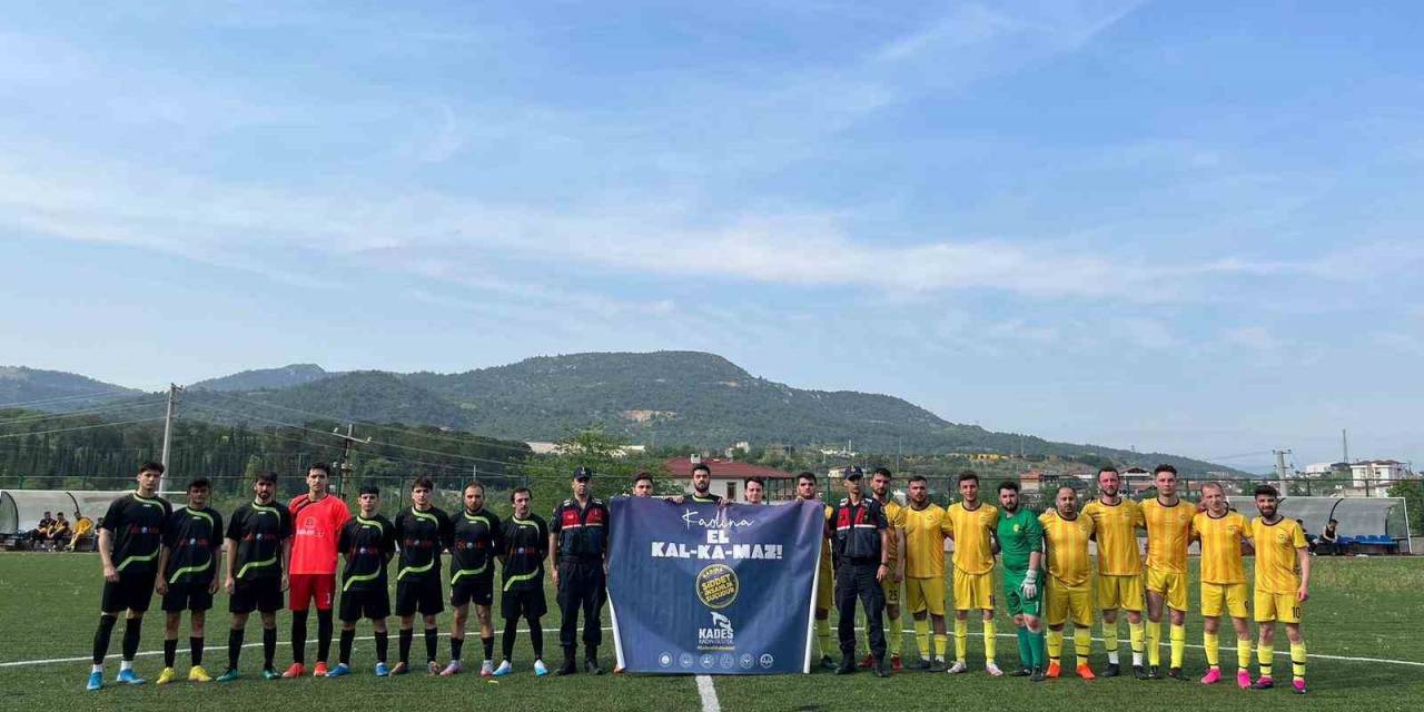 Maç Öncesi Açılan Pankart Büyük Alkış Aldı